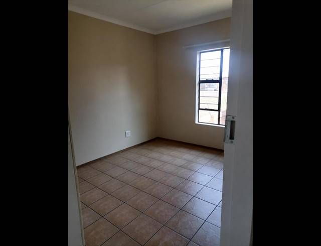 2 BEDROOM PROPERTY TO RENT IN SONNEVELD